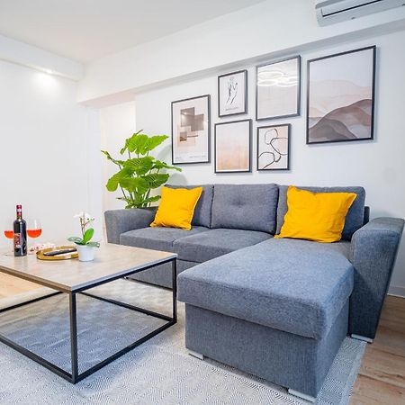 Spacious Newly Renovated 2Br Apartments With Balcony 布加勒斯特 外观 照片