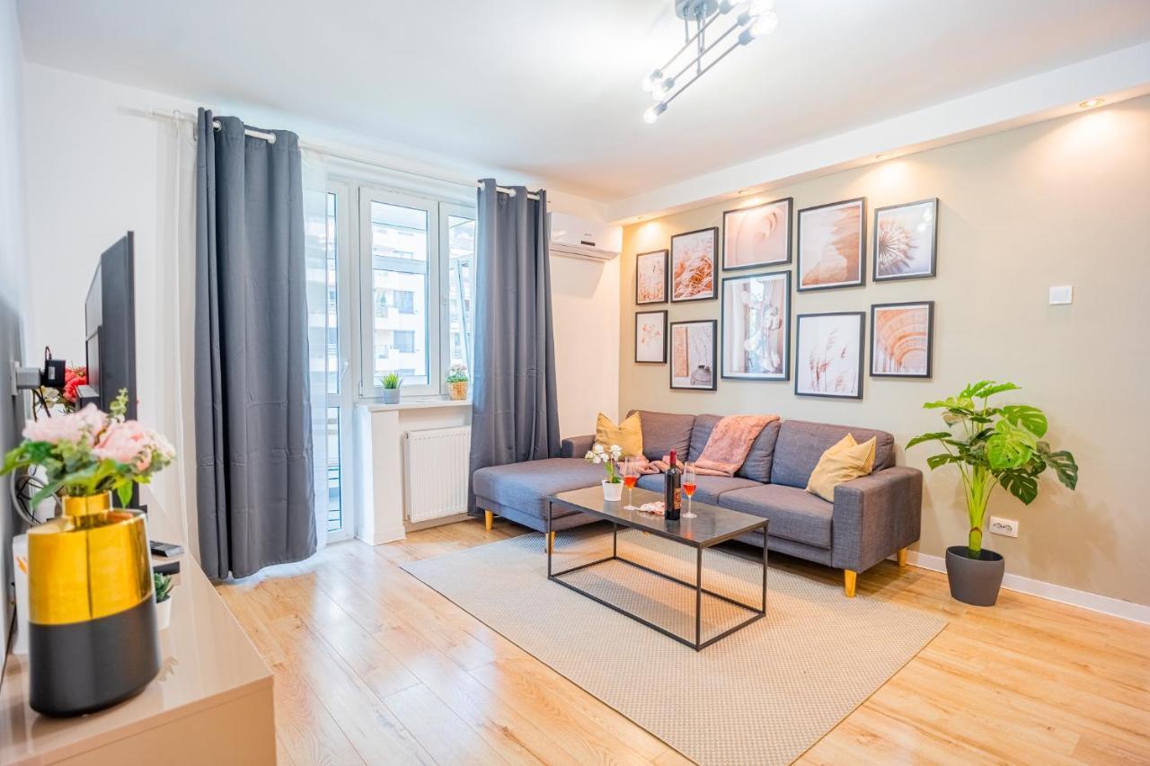 Spacious Newly Renovated 2Br Apartments With Balcony 布加勒斯特 外观 照片