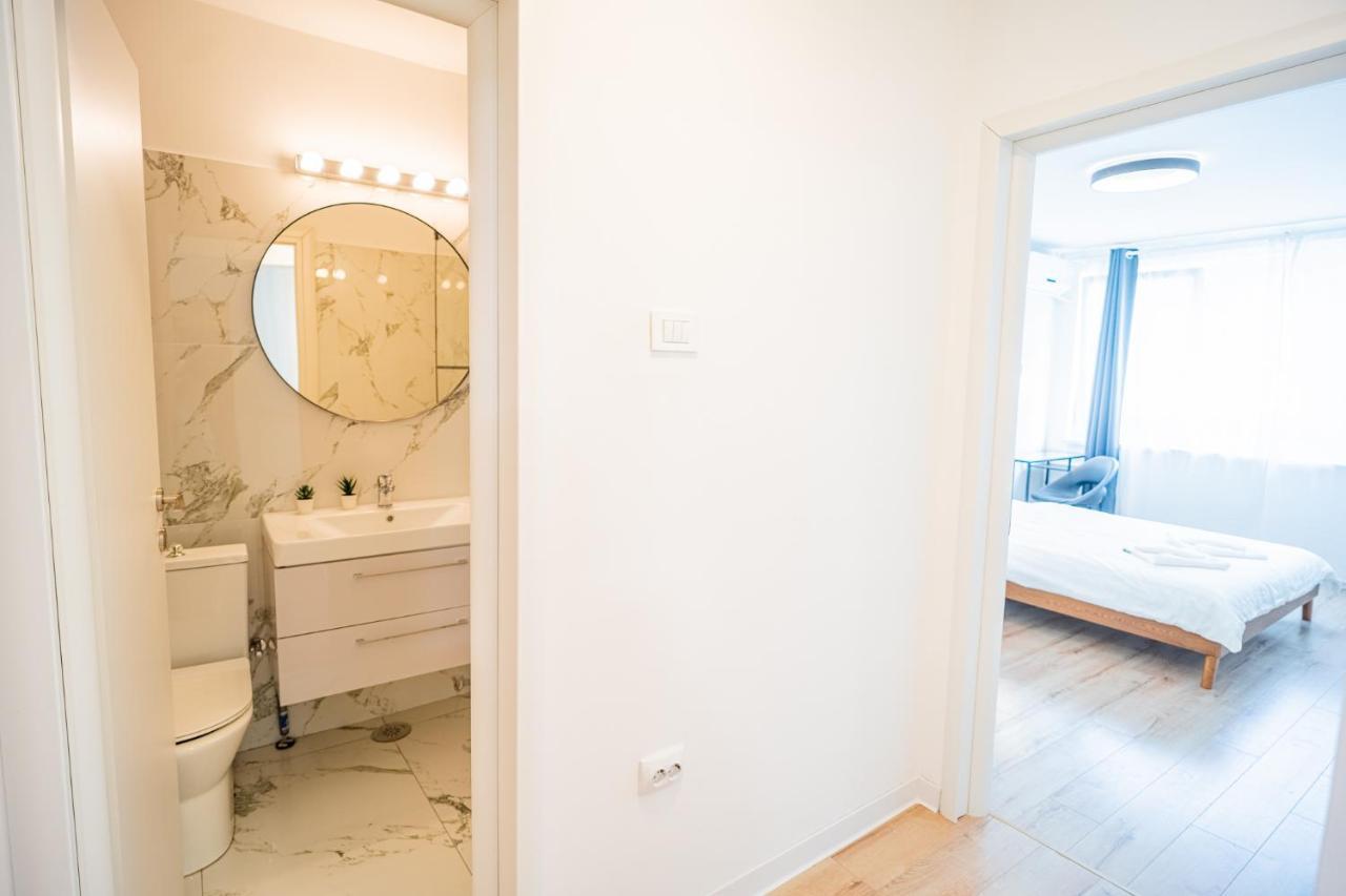 Spacious Newly Renovated 2Br Apartments With Balcony 布加勒斯特 外观 照片