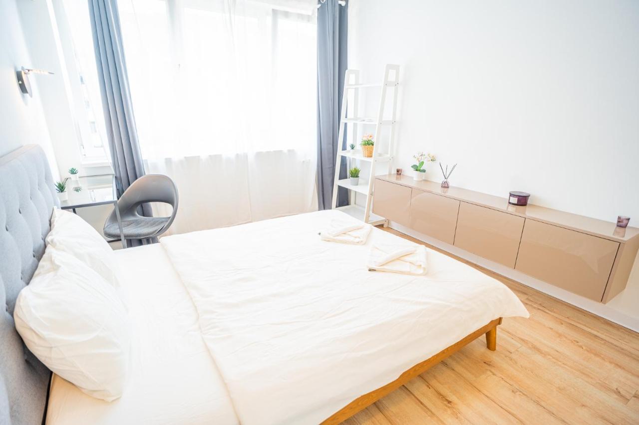 Spacious Newly Renovated 2Br Apartments With Balcony 布加勒斯特 外观 照片