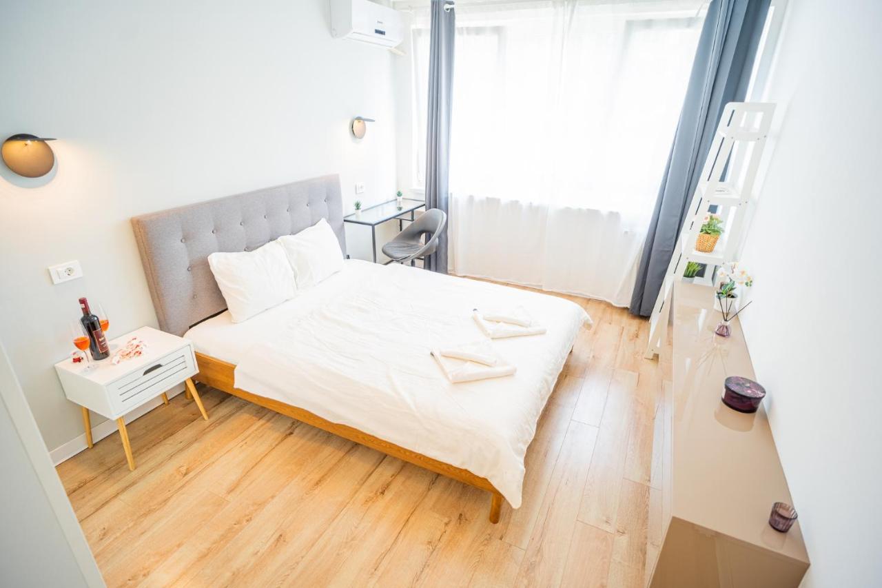 Spacious Newly Renovated 2Br Apartments With Balcony 布加勒斯特 外观 照片