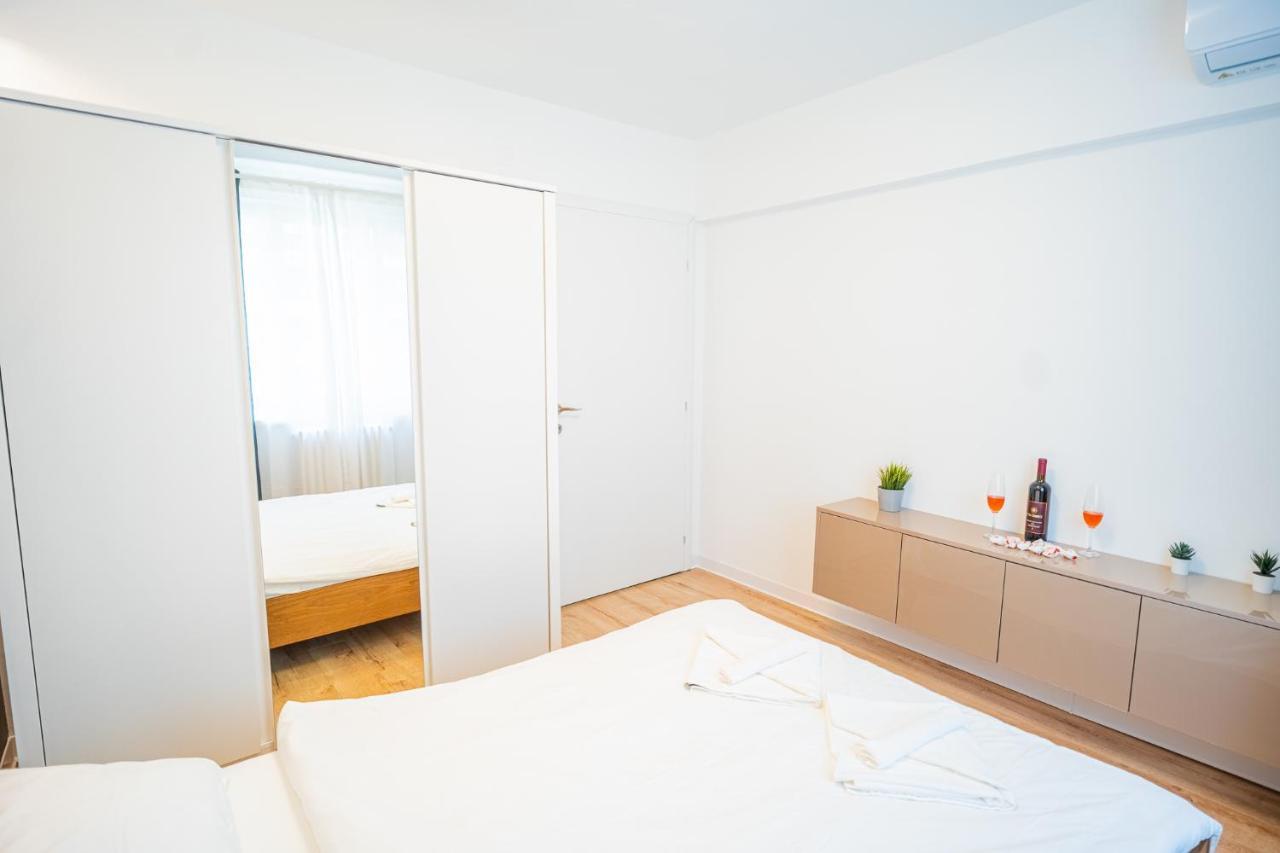 Spacious Newly Renovated 2Br Apartments With Balcony 布加勒斯特 外观 照片