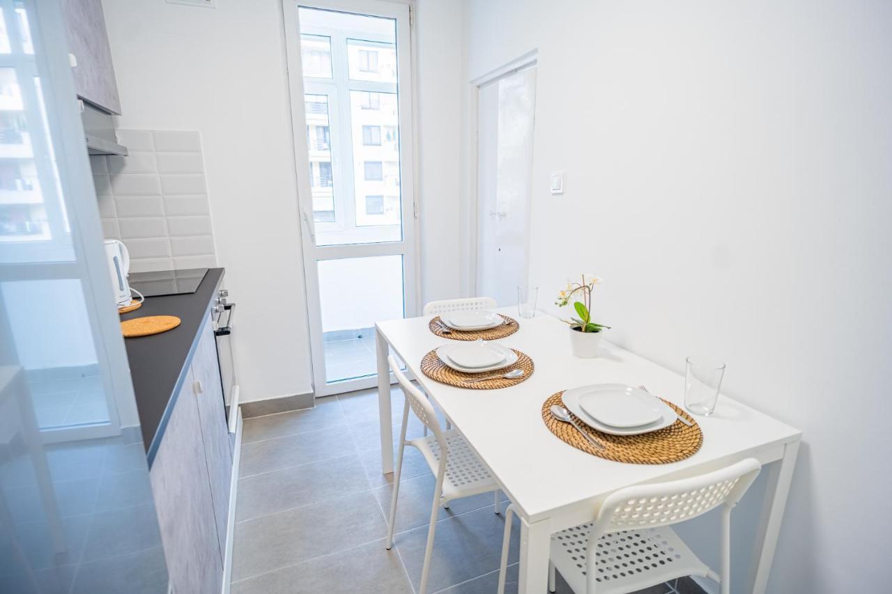 Spacious Newly Renovated 2Br Apartments With Balcony 布加勒斯特 外观 照片