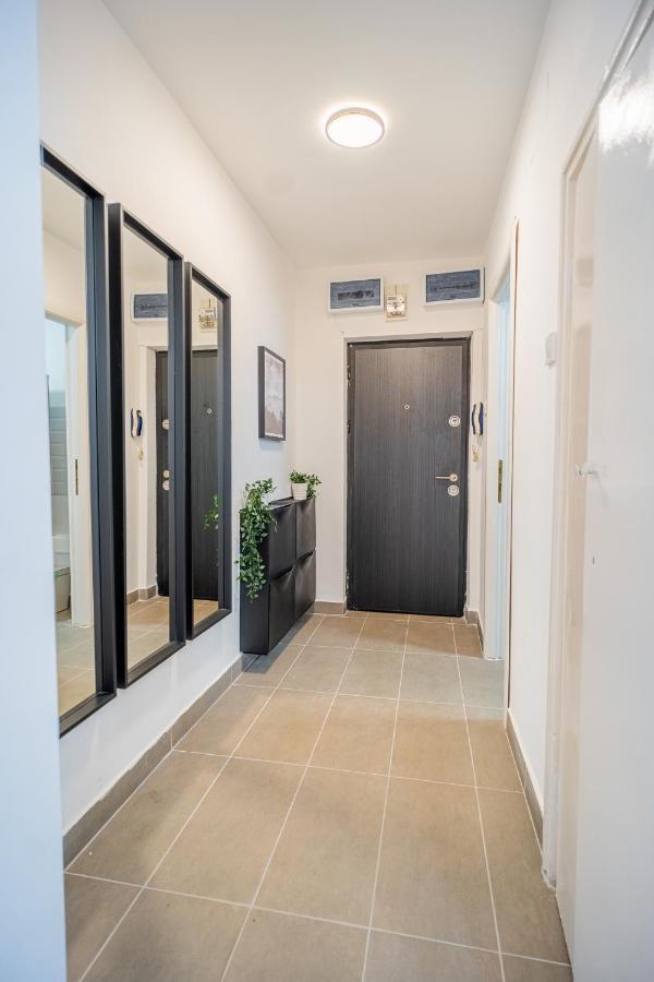 Spacious Newly Renovated 2Br Apartments With Balcony 布加勒斯特 外观 照片