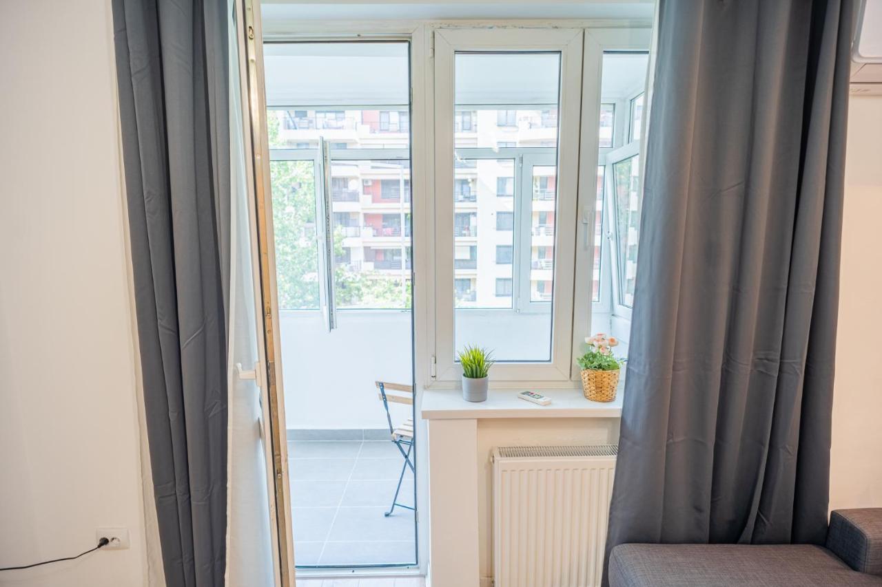 Spacious Newly Renovated 2Br Apartments With Balcony 布加勒斯特 外观 照片