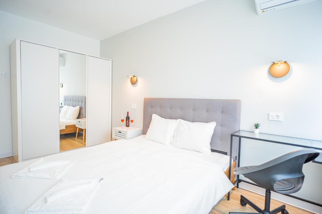 Spacious Newly Renovated 2Br Apartments With Balcony 布加勒斯特 外观 照片