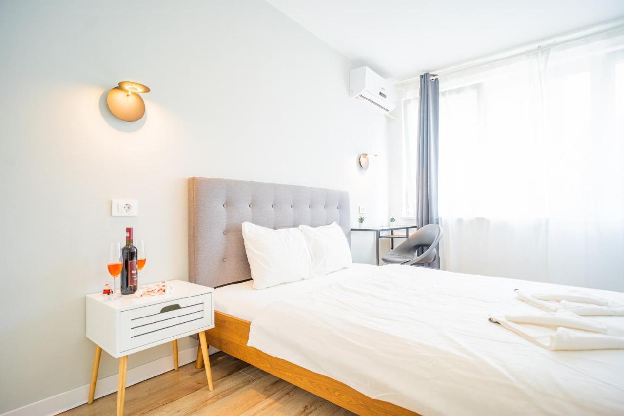 Spacious Newly Renovated 2Br Apartments With Balcony 布加勒斯特 外观 照片