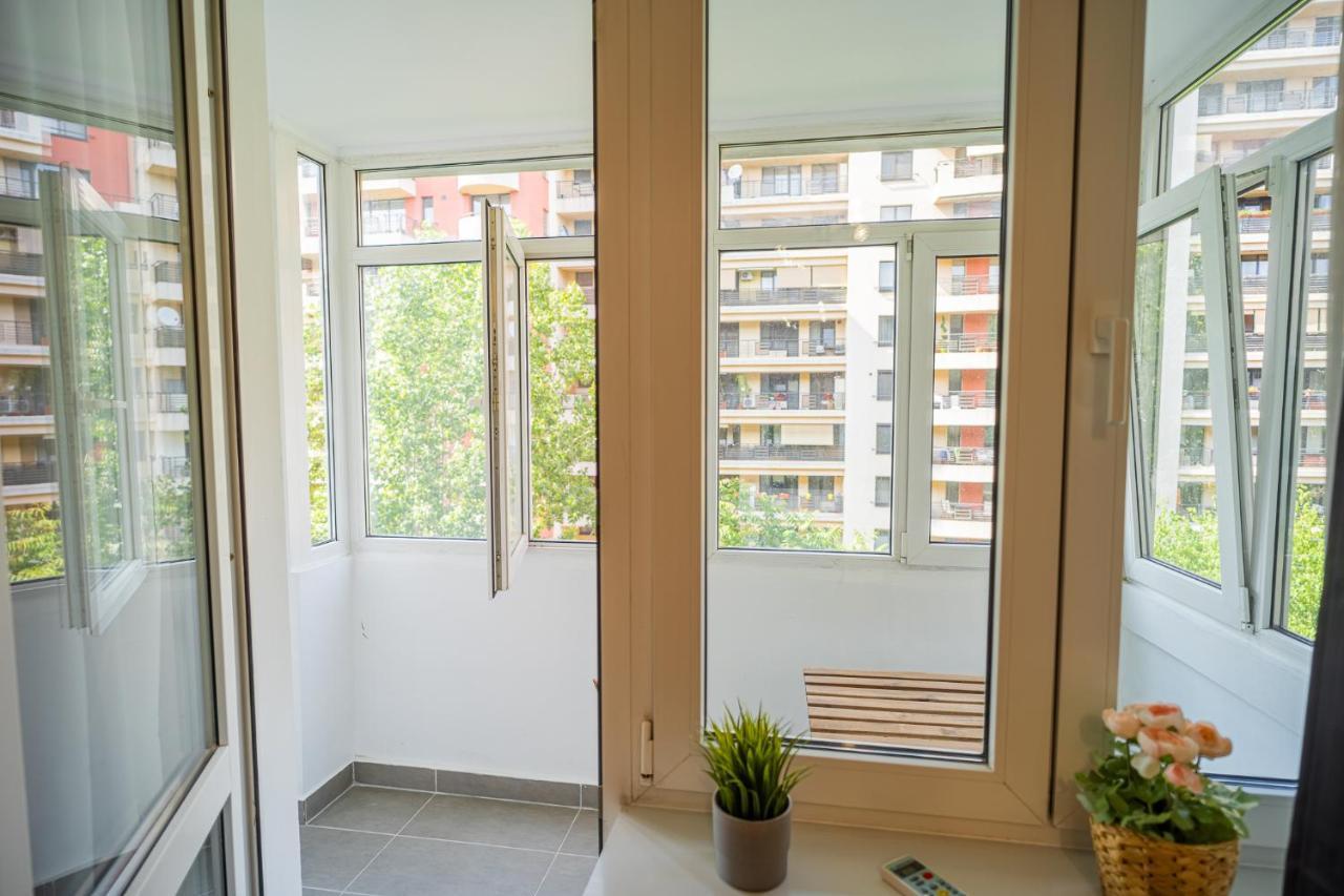 Spacious Newly Renovated 2Br Apartments With Balcony 布加勒斯特 外观 照片