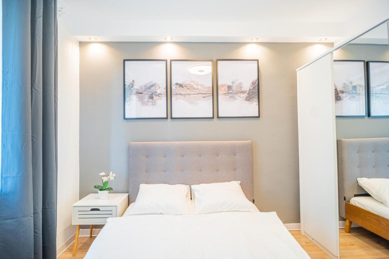 Spacious Newly Renovated 2Br Apartments With Balcony 布加勒斯特 外观 照片