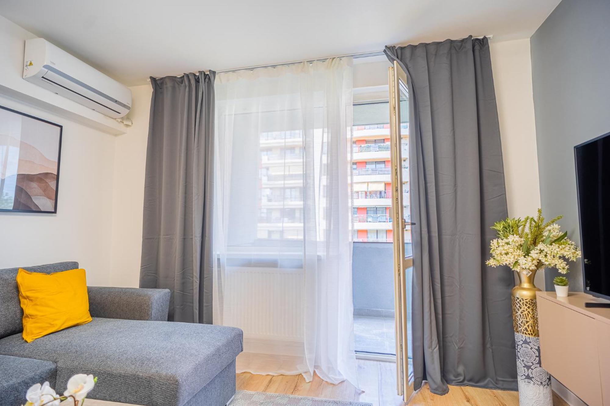 Spacious Newly Renovated 2Br Apartments With Balcony 布加勒斯特 外观 照片