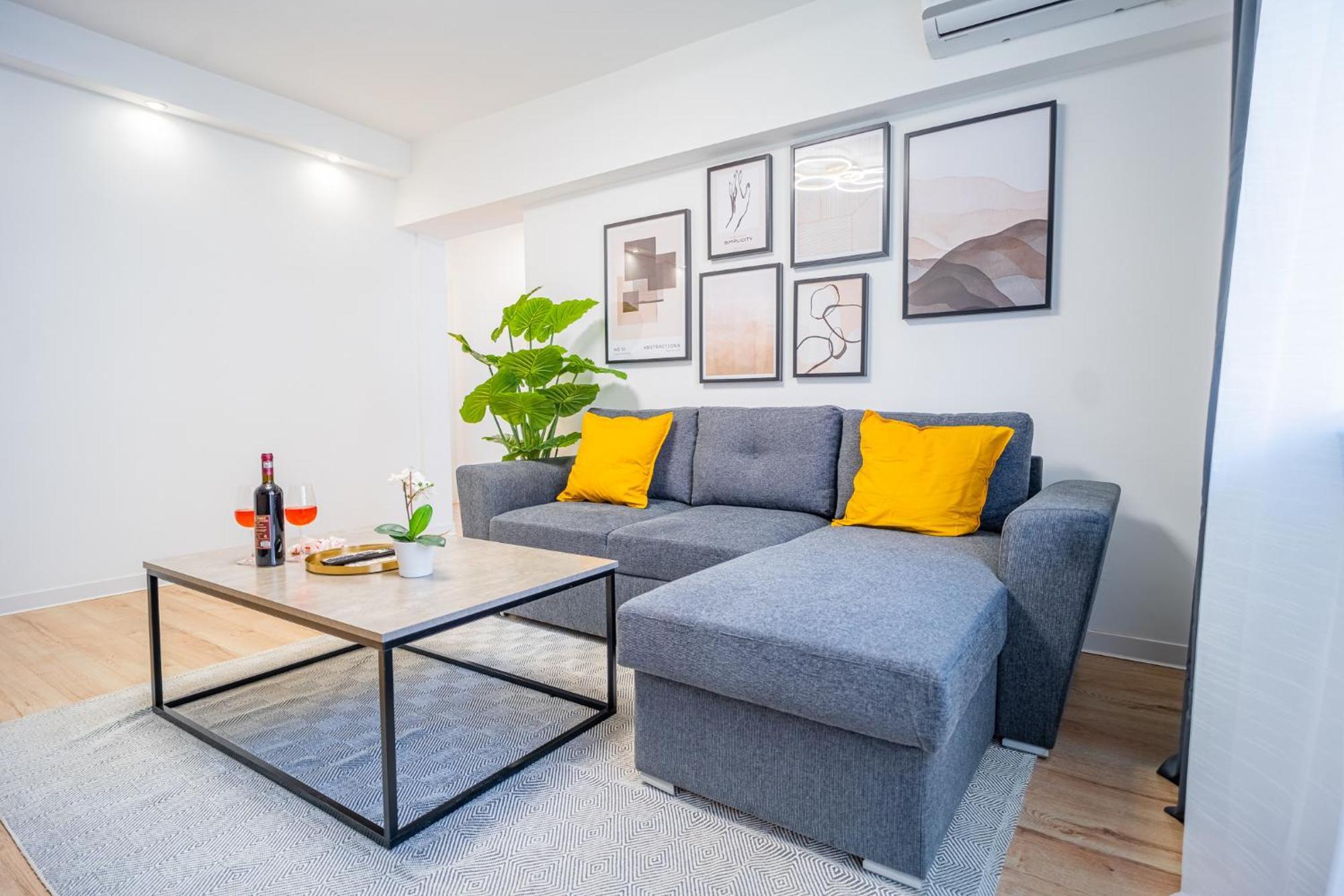 Spacious Newly Renovated 2Br Apartments With Balcony 布加勒斯特 外观 照片