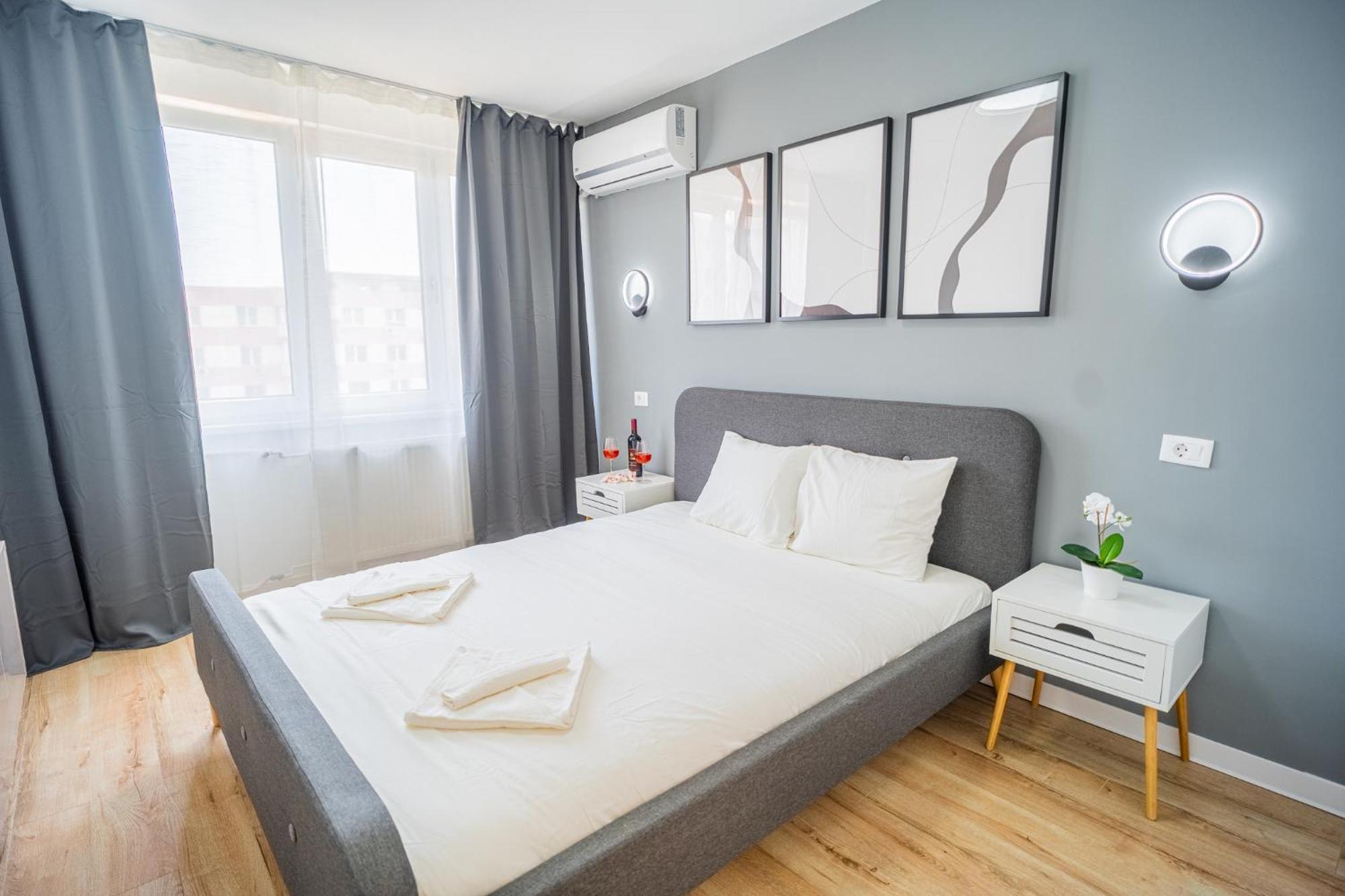 Spacious Newly Renovated 2Br Apartments With Balcony 布加勒斯特 外观 照片