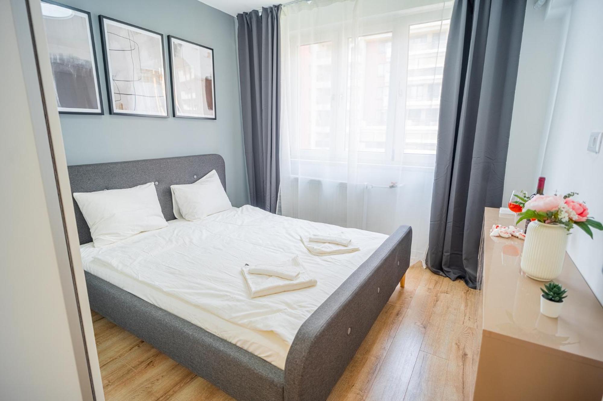 Spacious Newly Renovated 2Br Apartments With Balcony 布加勒斯特 外观 照片