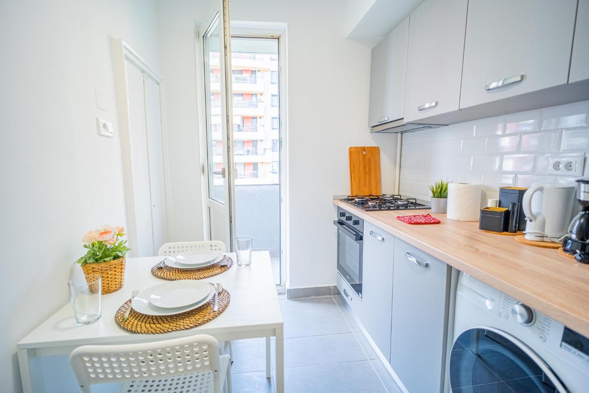 Spacious Newly Renovated 2Br Apartments With Balcony 布加勒斯特 外观 照片