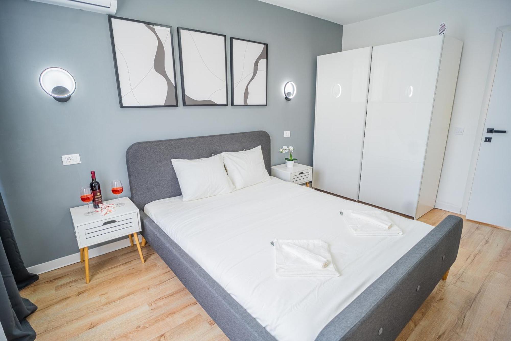 Spacious Newly Renovated 2Br Apartments With Balcony 布加勒斯特 外观 照片