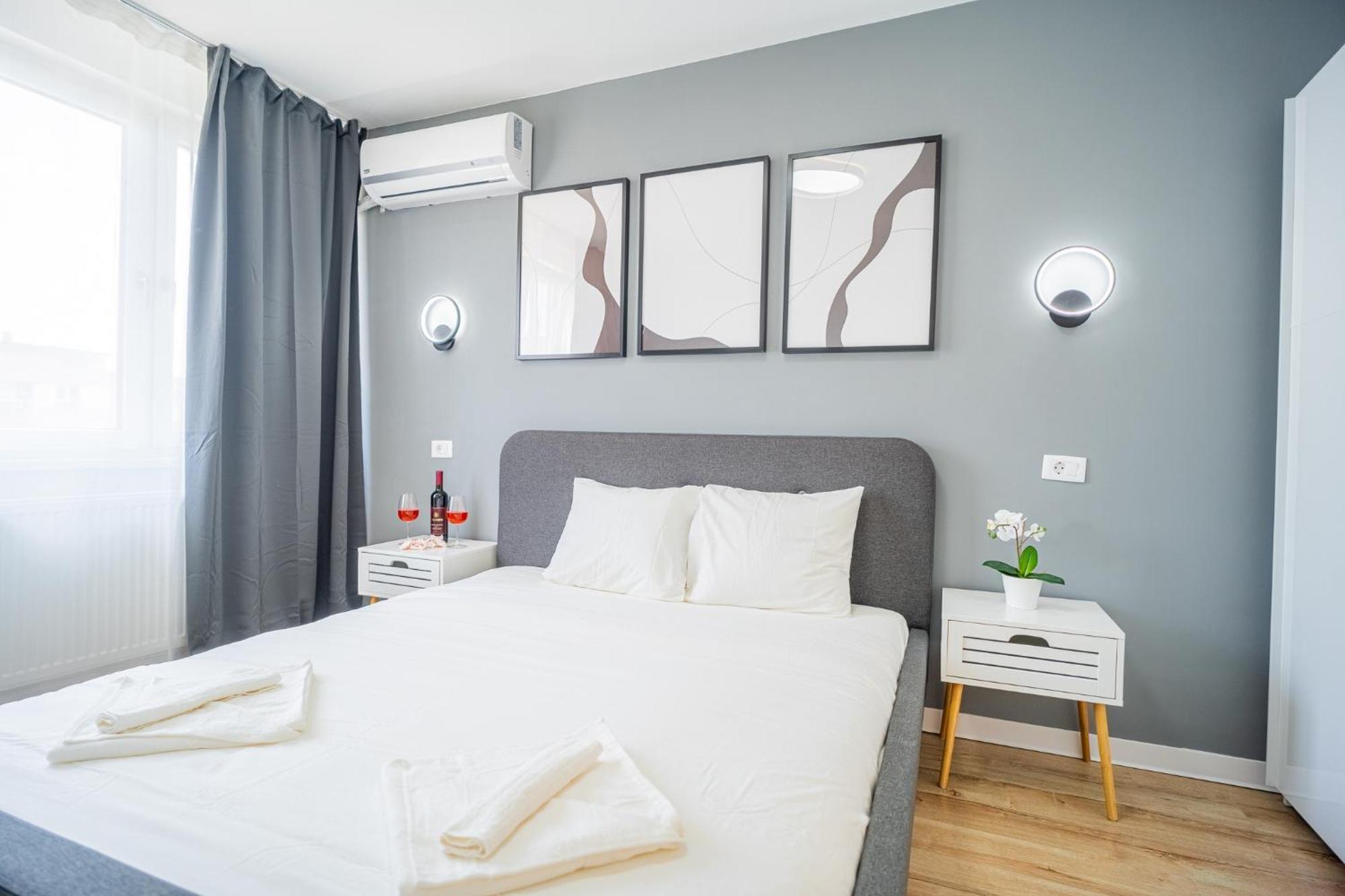 Spacious Newly Renovated 2Br Apartments With Balcony 布加勒斯特 外观 照片