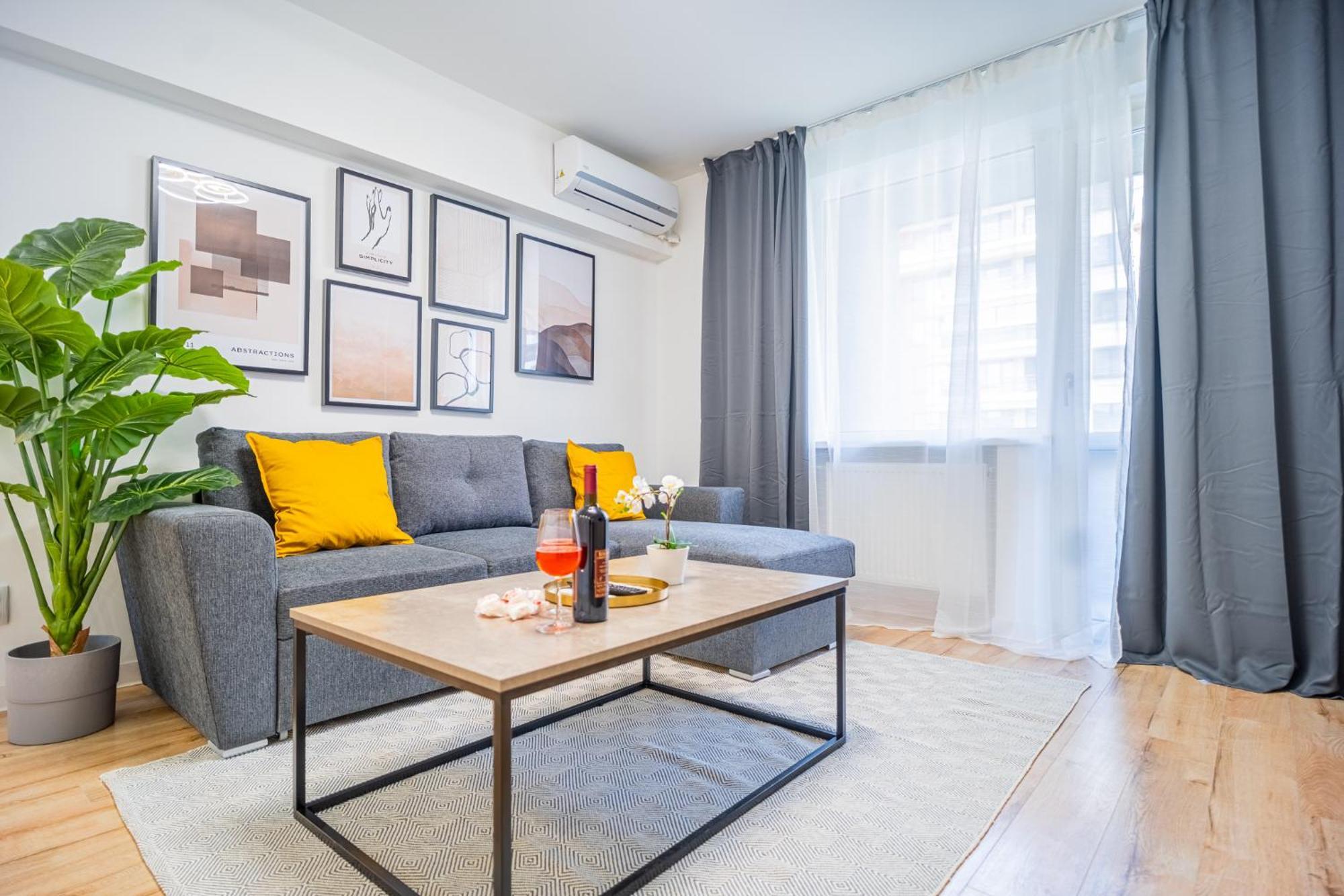Spacious Newly Renovated 2Br Apartments With Balcony 布加勒斯特 外观 照片